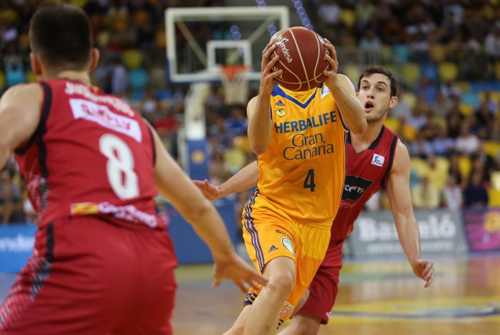Imágenes del encuentro entre el Herbalife Gran Canaria y el Tecnyconta Zaragoza. Alejandro Ramos.
