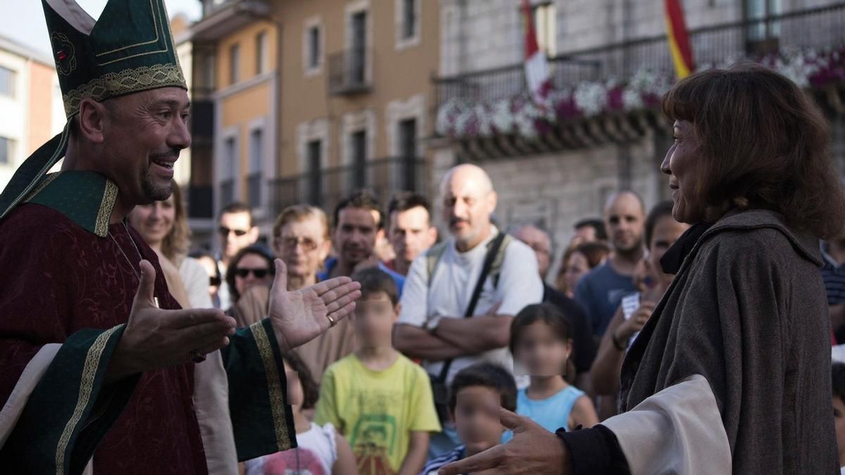 El casco histórico de Ponferrada se convierte en un gran escenario con visitas teatralizadas gratuitas este verano
