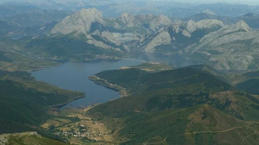 Vistas aéreas del pantano de Riaño. Eduardo Margareto / Ical