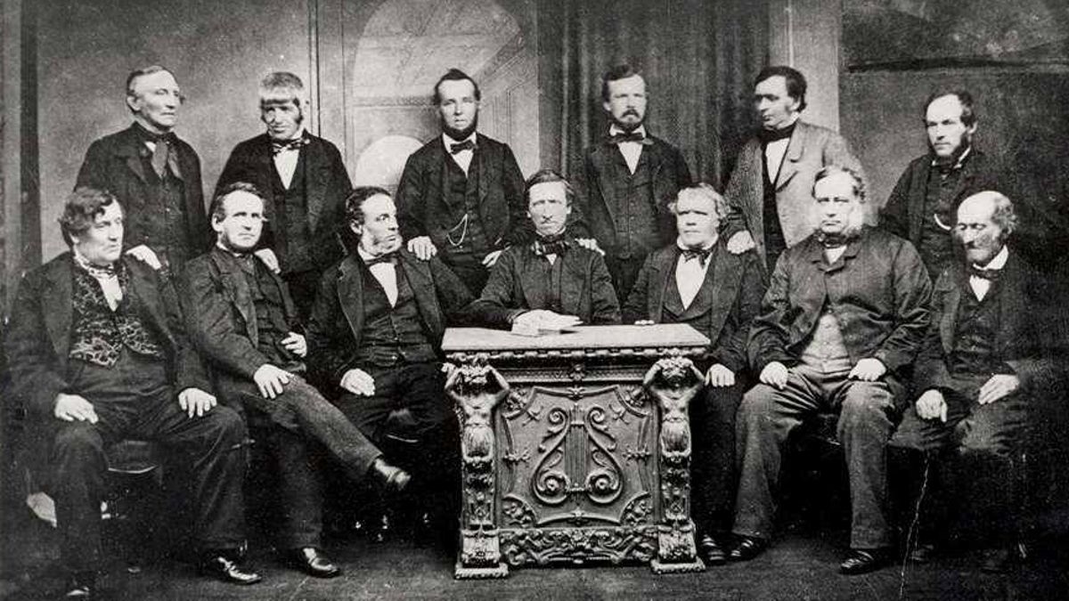 Robert Owen inspiró las bases que dieron forma al modelo de Rochdale cuyos principios pueden leerse en el Museo de los Pioneros