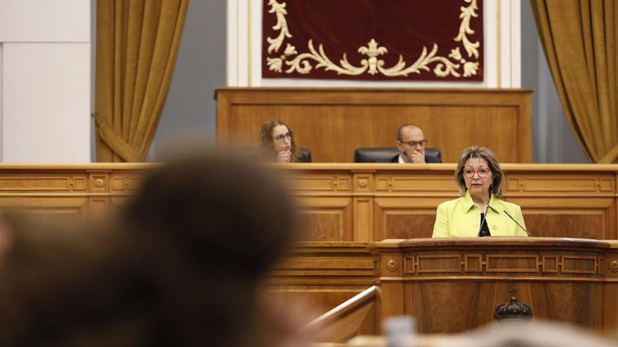 María Carmen Palomares, docente: "No me permitieron abrir una cuenta en un banco para cobrar mi primer sueldo"