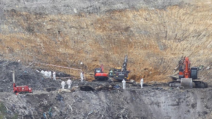 Se reanuda la búsqueda en el vertedero de Zaldibar tras hallar ayer una tibia