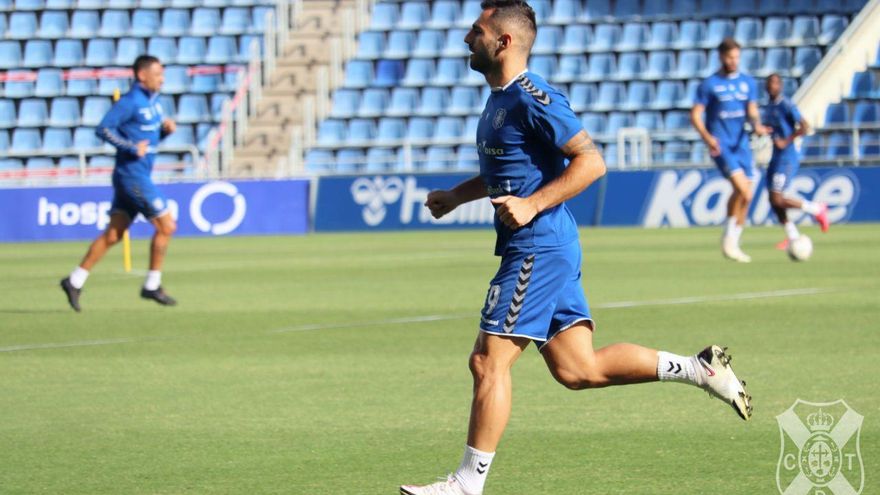 Nono y Kakabadze entran en su primera convocatoria con el CD Tenerife