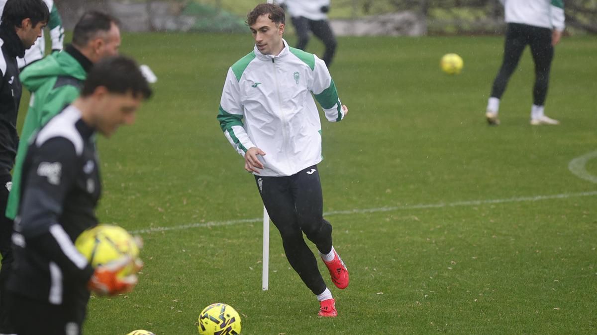 Mikel Goti en su primer entrenamiento con el Córdoba CF