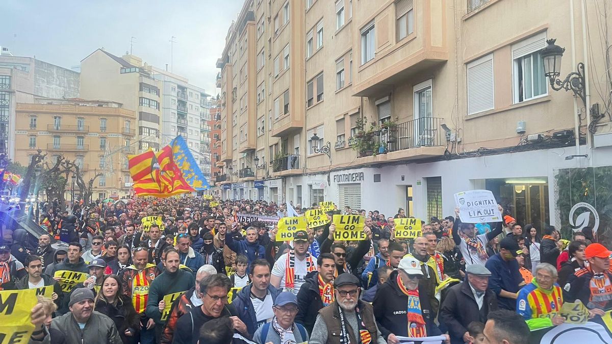 Protesta contra Peter Lim en las calles de València.