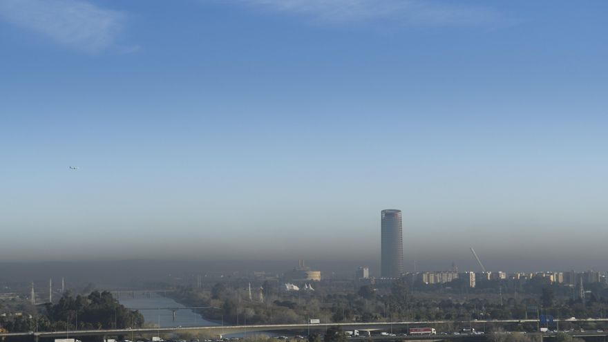 Más calor y la vuelta al coche aumentan la contaminación del aire en España: "Toda la población soporta niveles insalubres"