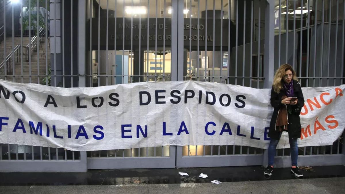 En dos años se perdieron más de 300.000 puestos de trabajo registrado.