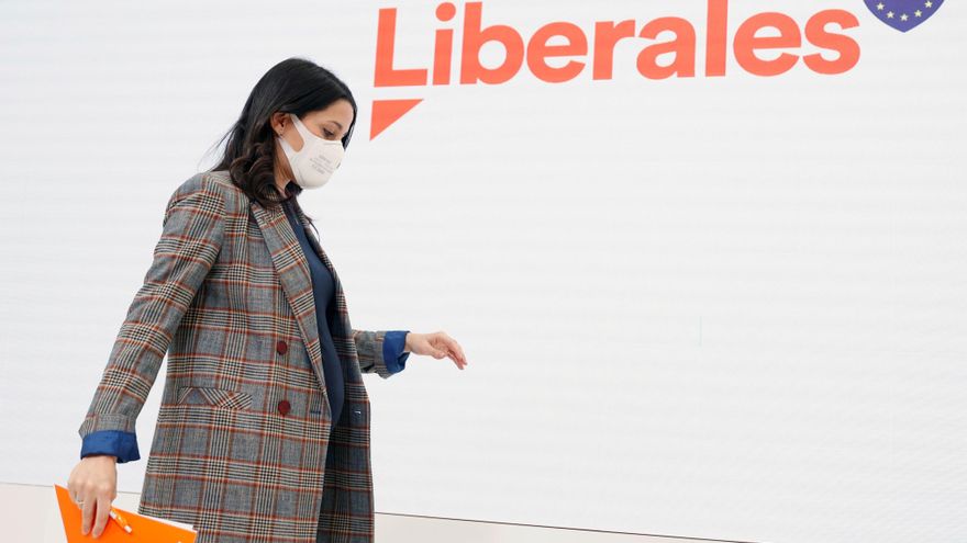 La líder de Ciudadanos, Inés Arrimadas, ofrece una rueda de prensa en la sede del partido, este lunes, en Madrid. EFE/ Mariscal