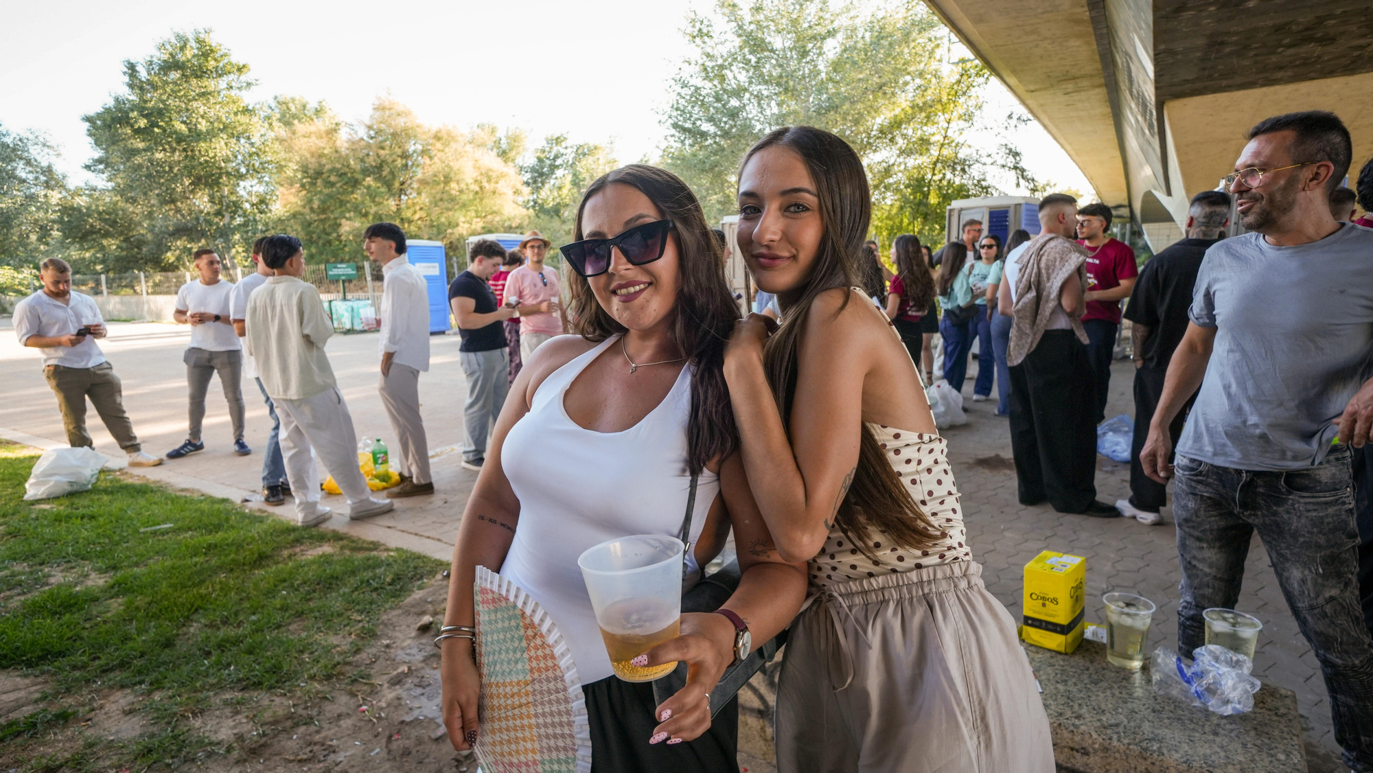 El macrobotellón de Miraflores en el Miércoles de Feria