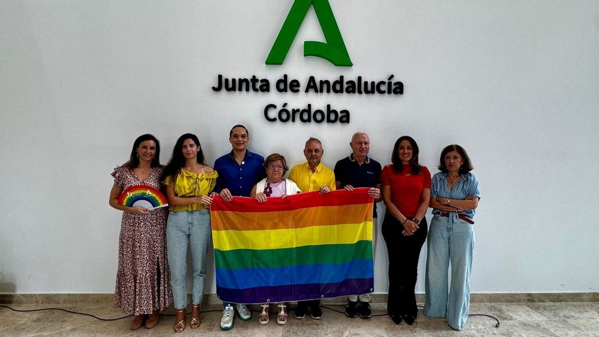 La delegación de la Junta de Andalucía en Córdoba acoge la lectura del manifiesto por el Día del Orgullo