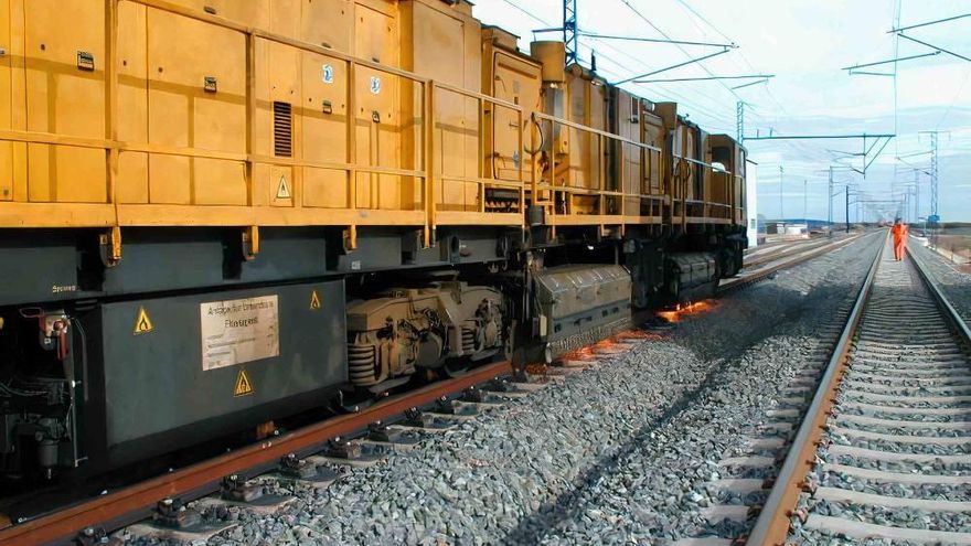 El AVE a cuentagotas: 30 km más de electrificación y doble vía en Mérida