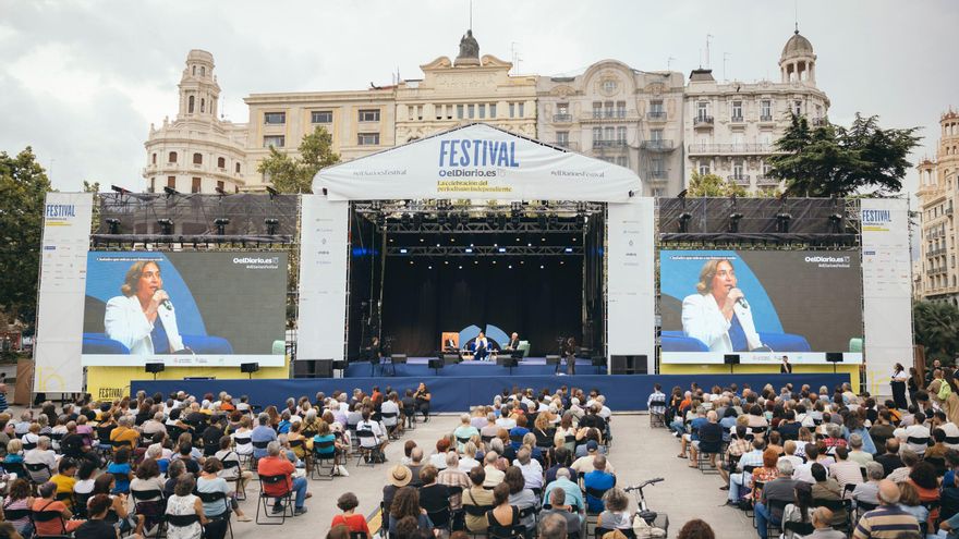 El escenario instalado en la plaza del Ayuntamiento de València.