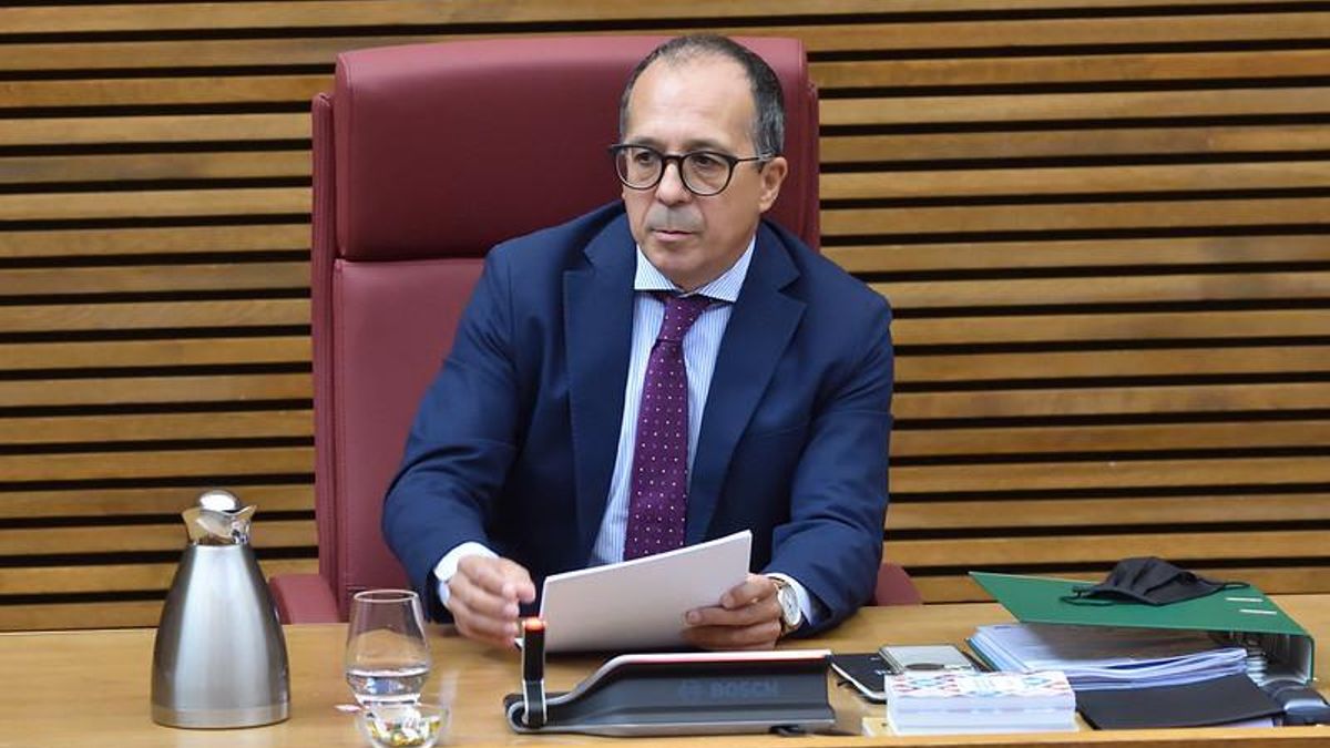 El presidente del Consell Rector de À Punt, Enrique Soriano, en su comparecencia en las Corts Valencianes.
