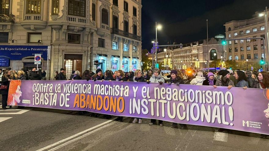 Manifestación convocada por el Foro de Madrid contra la violencia a las mujeres y el Movimiento Feminista de Madrid por el 25N