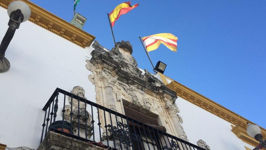 El Ayuntamiento de Utrera le paga la multa a un concejal del PP que conducía un coche oficial sin seguro