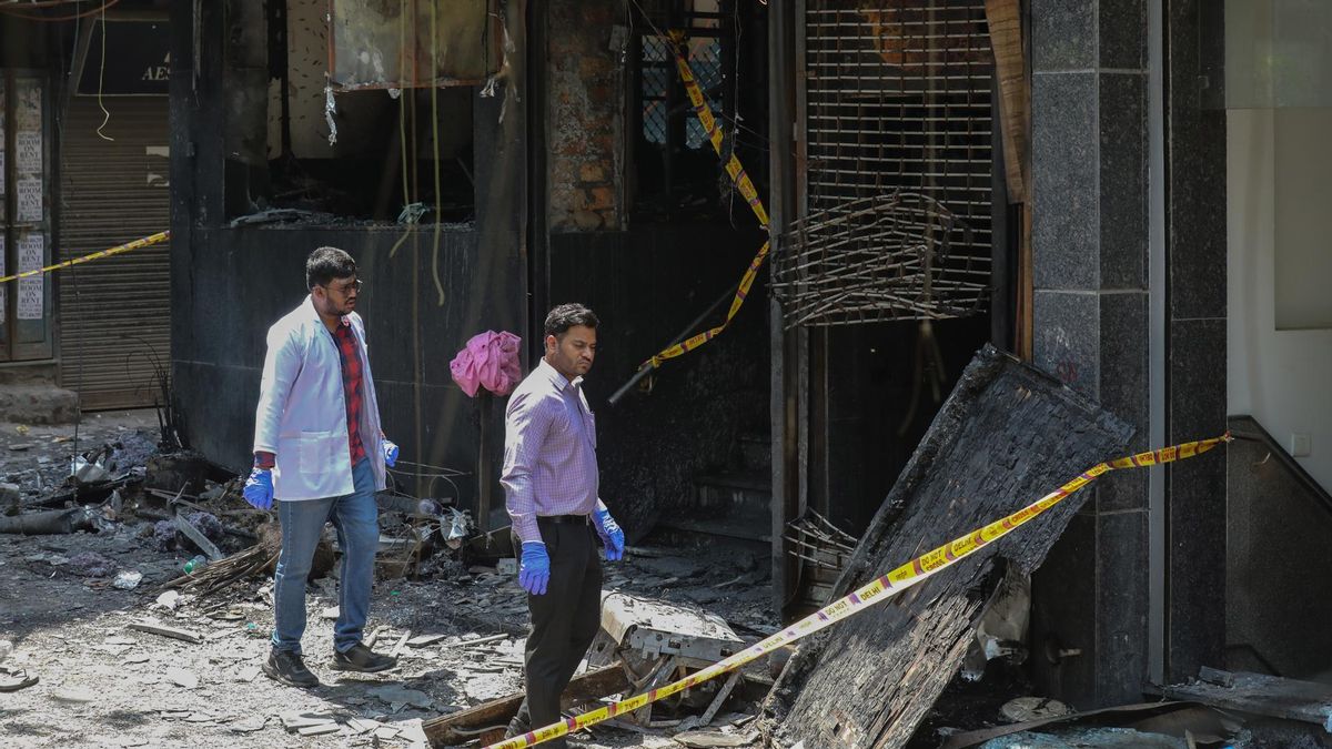 Al menos 21 muertos y más de 20 heridos en un incendio en un hotel de Nueva Delhi que se investiga como "negligencia criminal"