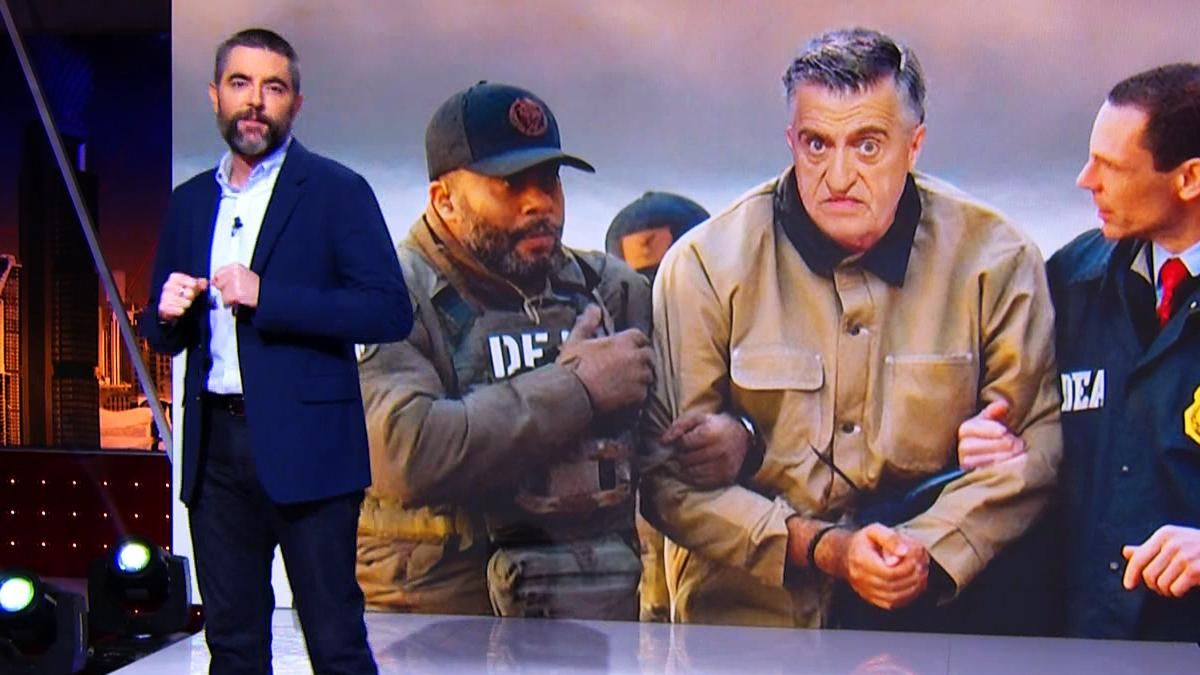 Dani Mateo en 'El Intermedio' ante un fotomontaje en el que se ve a Wyoming detenido por la DEA