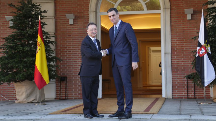 Archivo - Pedro Sánchez, en su última reunión en Moncloa con el presidente de Ceuta, Juan Jesús Vivas