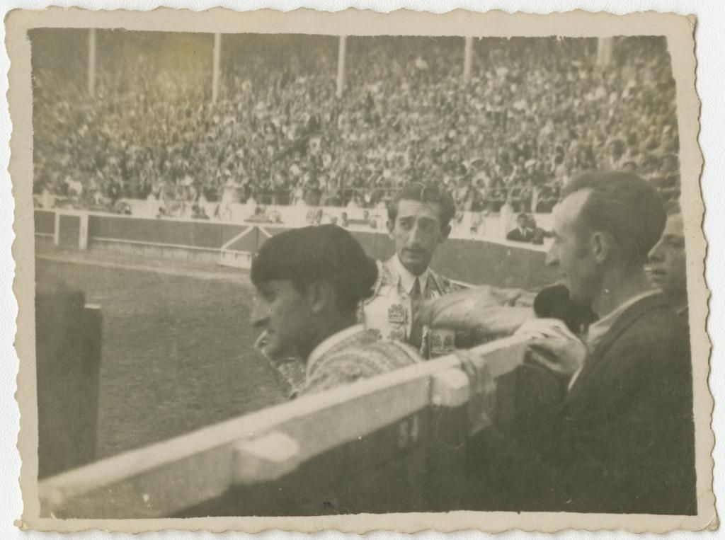 Juan Belmonte y Manolete en la plaza de toros de Vitoria en 1947