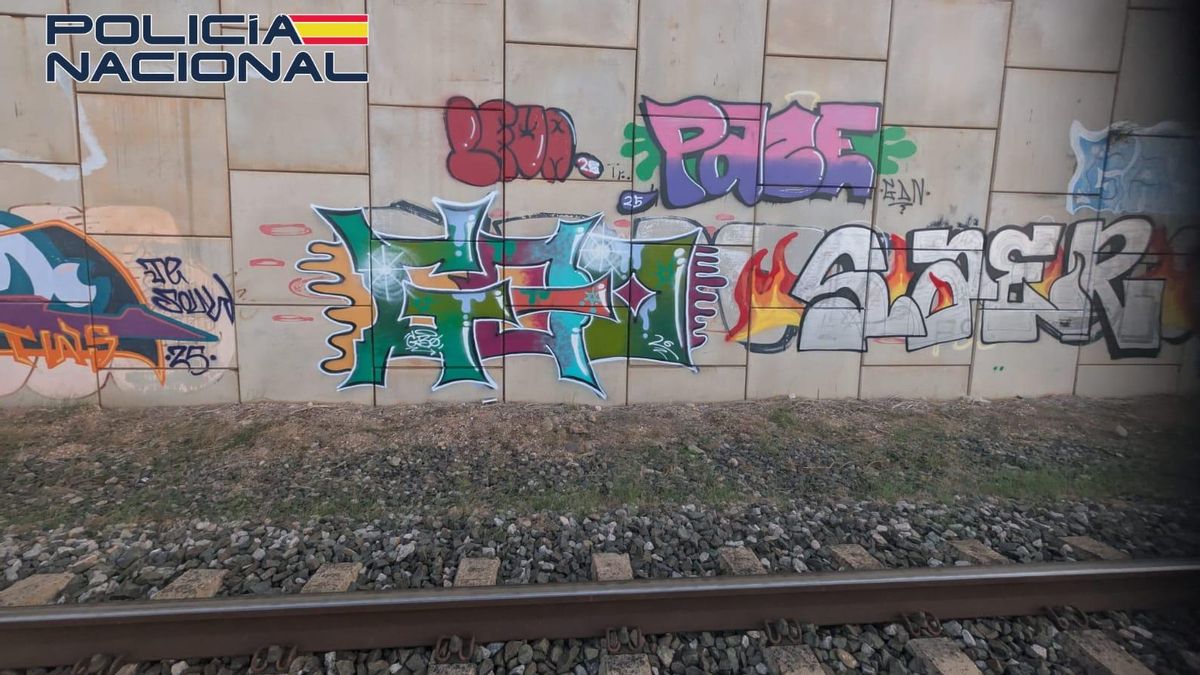 Un grupo de grafiteros en las vías del tren obliga a paralizar el tráfico ferroviario durante más de media hora en Logroño