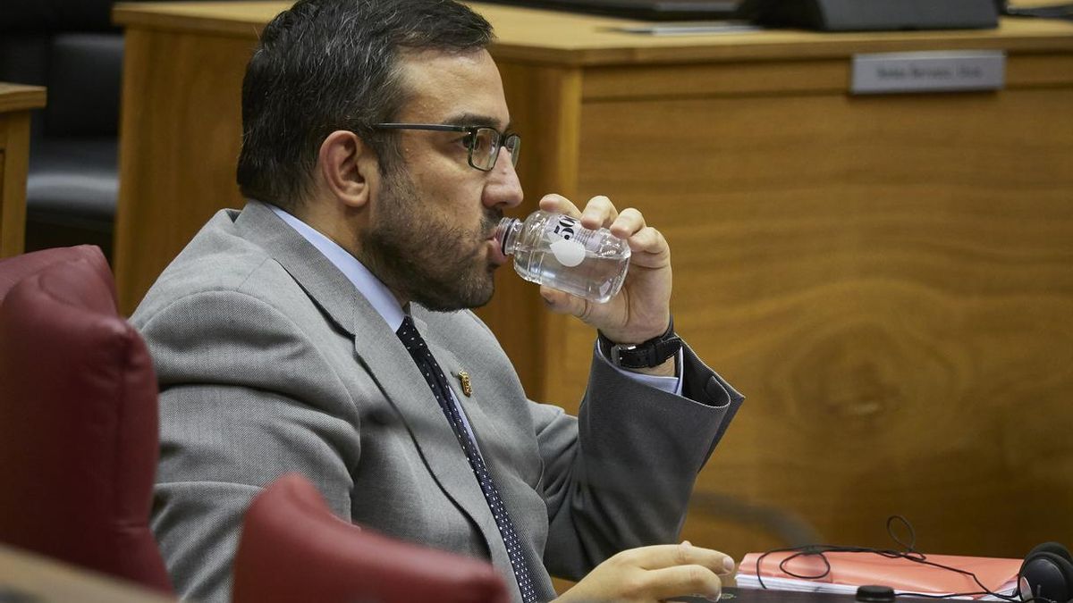 El Gobierno foral tiende la mano a las peñas para realizar su exposición pero sin la pancarta de apoyo al preso de ETA