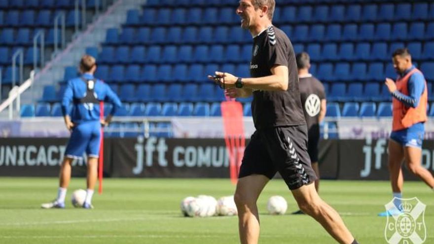 Ramis quiere que su CD Tenerife "termine lo más arriba posible"