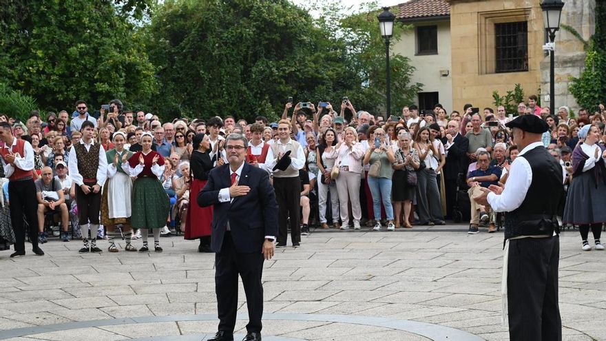 Aburto baila su último aurresku como alcalde de Bilbao y pide "recuperar la política como lugar de encuentro"
