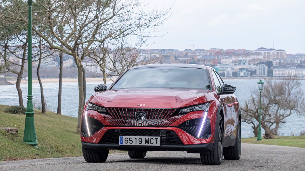 Peugeot 408.
