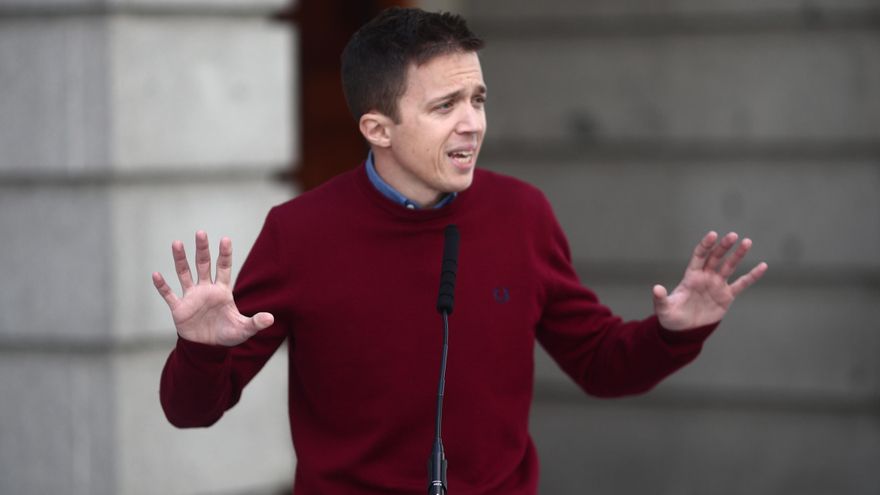 El líder de Más País, Íñigo Errejón, responde en una rueda de prensa convocada tras informar del registro de una moción de censura en la Asamblea de Madrid con su líder en la región y diputada, Mónica García, como candidata, en Madrid, (España).