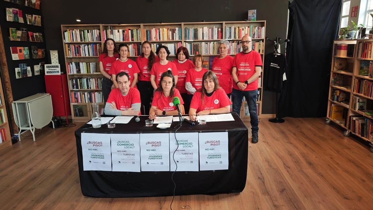 Representantes del Sindicato de la Vivienda de Cantabria.