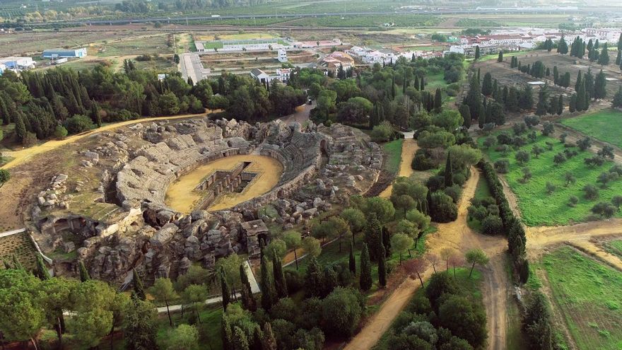 Tras las huellas del gran circo romano nunca encontrado en Itálica