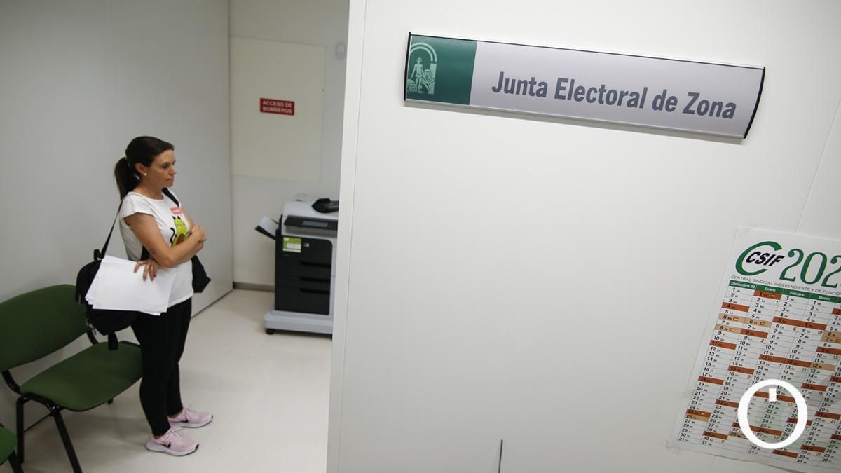 Entrada a la junta electoral de Córdoba.