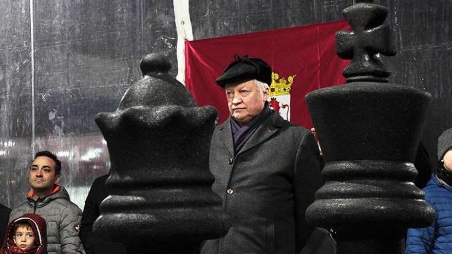 El excampeón mundial ruso de ajedrez, Karpov, en León. Foto: Peio García / ICAL.