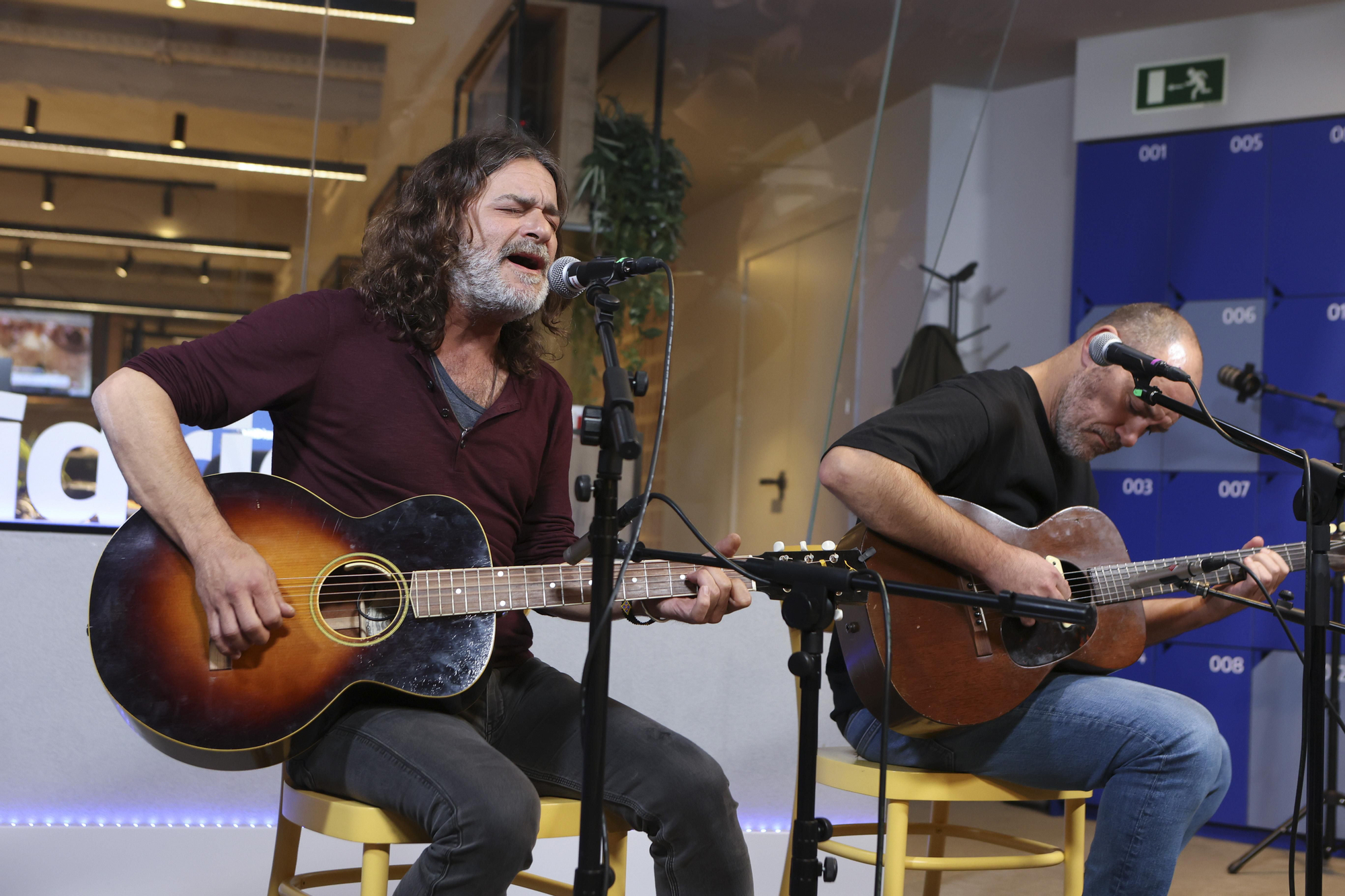 Quique González en la redacción de elDiario.es