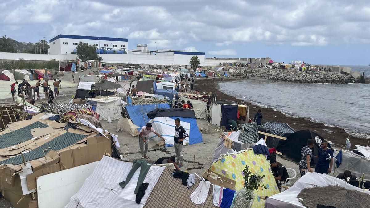 Más de 90 organizaciones denuncian agresiones "sistemáticas" de "autoridades" a migrantes en Ceuta