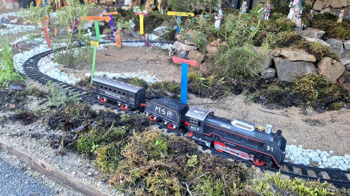 Una réplica del Ponfeblino se suma al belén de la Agrupación Comarcal de Protección Civil en El Acebo