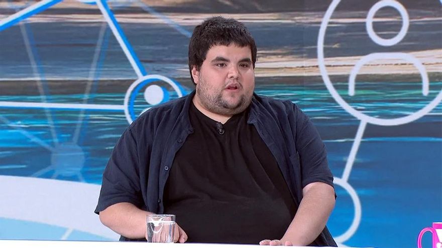 Álvaro, el niño que se hizo viral en la piscina de Fuentecerrada, reaparece en Antena 3 para contar su "infierno"