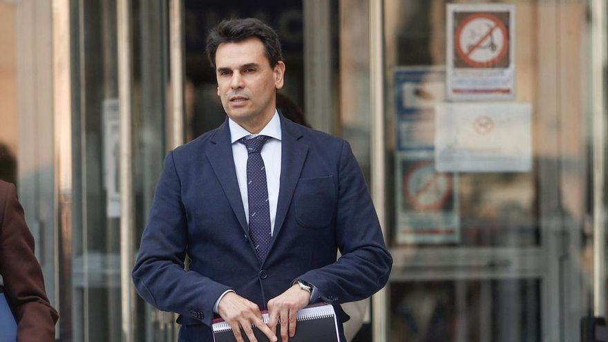 Piden casi cuatro años de cárcel para la pareja de Díaz Ayuso, la gobernadora del PP que condecoró a Milei