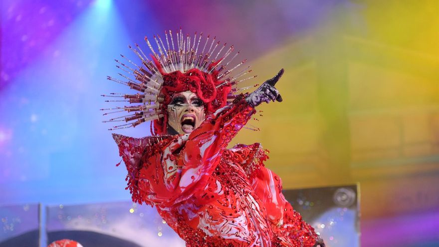 Drag Vulcano ( Isidro Javier Pérez Mateo) durante su espectáculo “¡Por fin cariño!’”. EFE/ Angel Medina G.