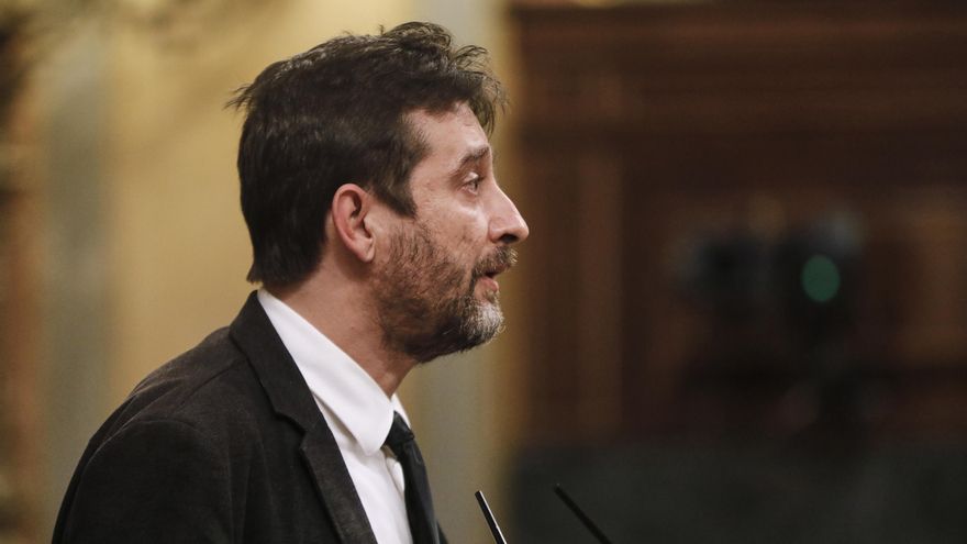 El diputado de Unidas Podemos Rafa Mayoral durante su intervención en una sesión plenaria en el Congreso de los Diputados