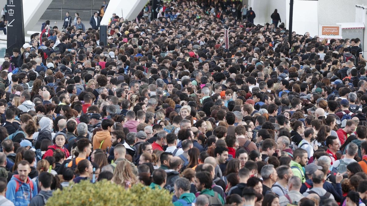 Miles de personas esta mañana en la Ciudad de las Artes y las Ciencias