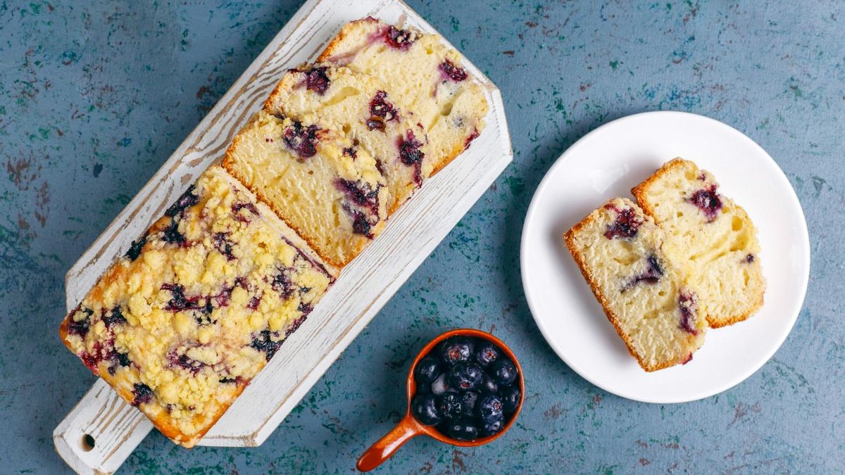Tarta 'crumble' de limón: la receta fácil y rápida de este postre con yogur y arándanos