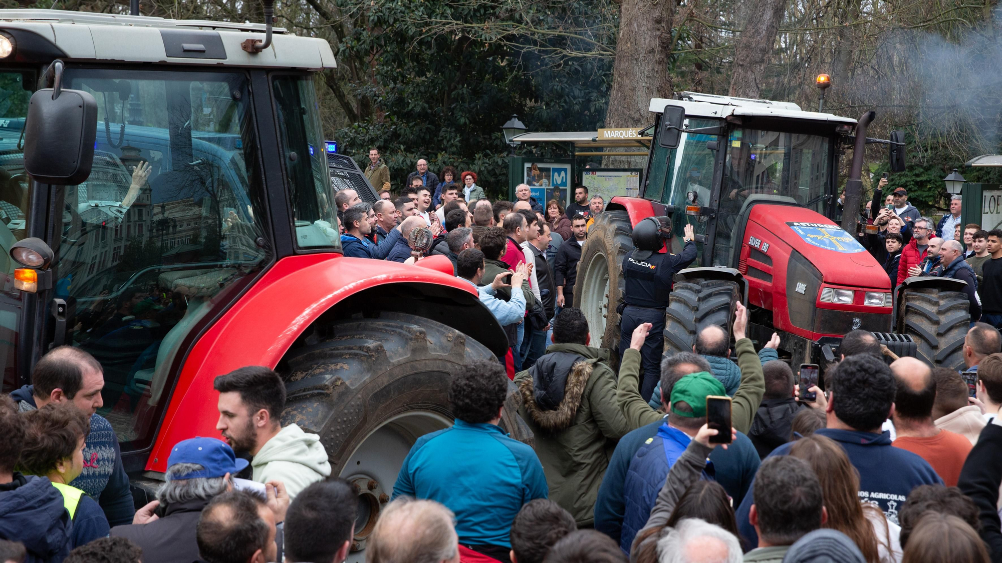 Tractores intentando entrar en la calle de Presidencia