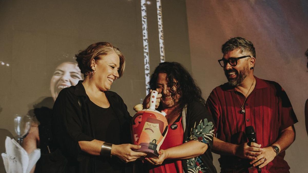 Zoo Cabaret recogiendo el premio 'A Gallete' 2026