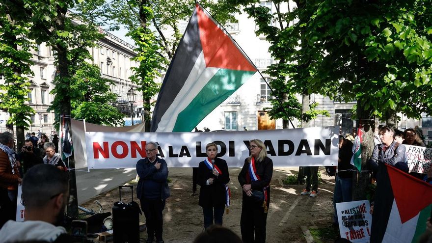 Francia debate una controvertida proposición de ley para luchar contra "las nuevas formas de antisemitismo"