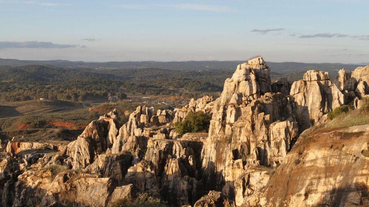 La ruta de senderismo que tienes que hacer si visitas este Parque Natural: atraviesa una antigua vía minera y conecta caminos históricos