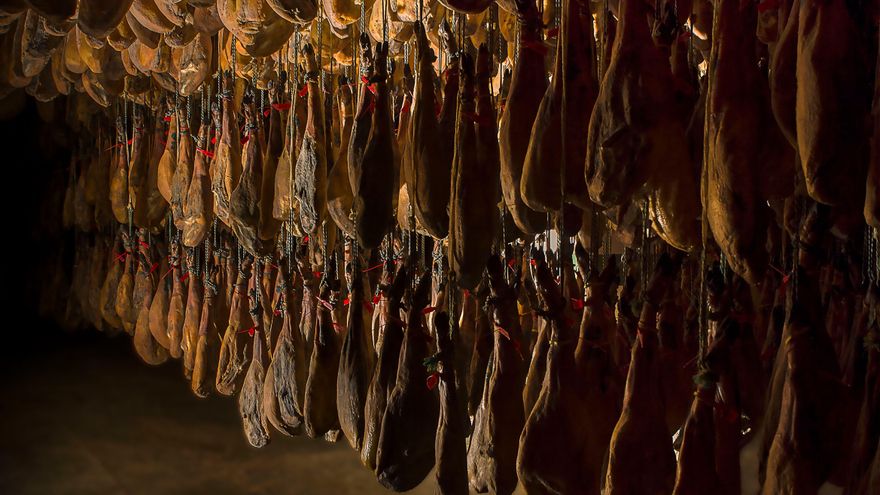 El jamón de bellota, de lujo a hiperlujo por la sequía en la dehesa