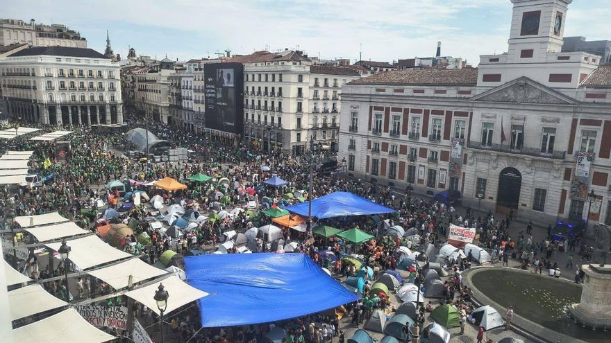 Imagen aérea de la acampada de sol hace escasos minutos.