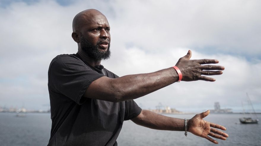 Henry relata su historia tras recibir sus documentos como solicitante de protección internacional