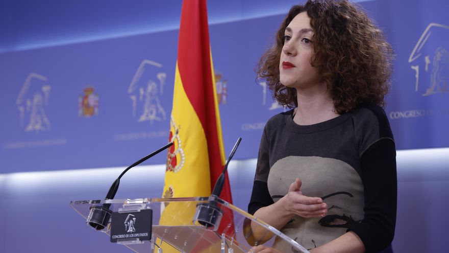 La diputada de Sumar Aina Vidal durante la rueda de prensa ofrecida este martes en el Congreso de los Diputados. EFE/ Javier Lizón